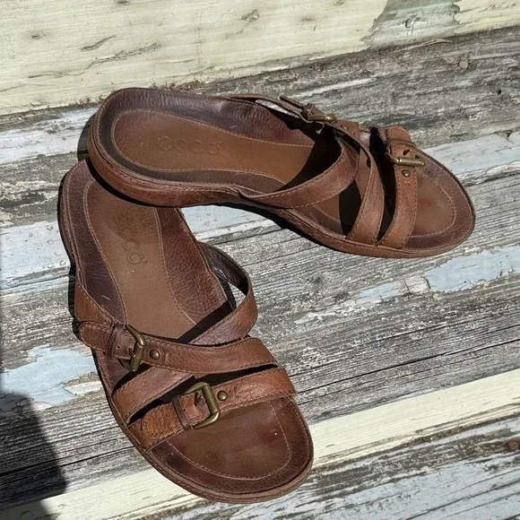 Ecco Women's Dark Brown Leather Sandals Slides size 8 39 distressed flip flops - Picture 1 of 14